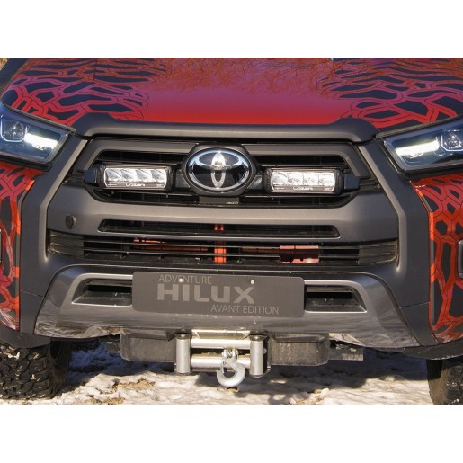 Комплект оптики на Toyota Hilux Invincible-X от 2021 в решетку радиатора