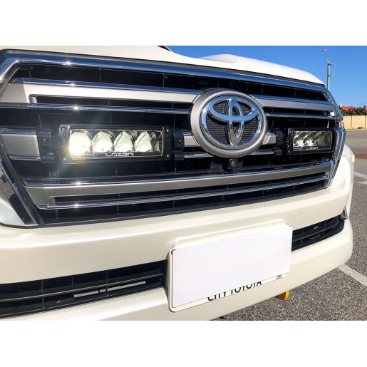 Комплект оптики на Toyota Land Cruiser 200 от 2015 в решетку радиатора